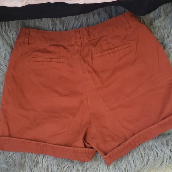 Shorts - Picture 2 of 3